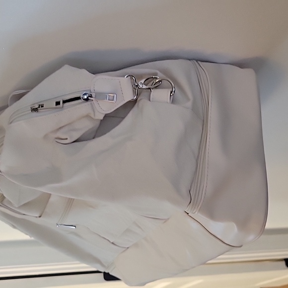 NWOT Beautiful Carry-on Bag - Picture 3 of 12